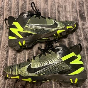 Boys size 3.5 Football Cleats